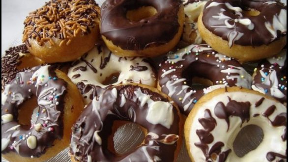 Donat Praktis: 4 Bahan Saja untuk Hasil Lezat!